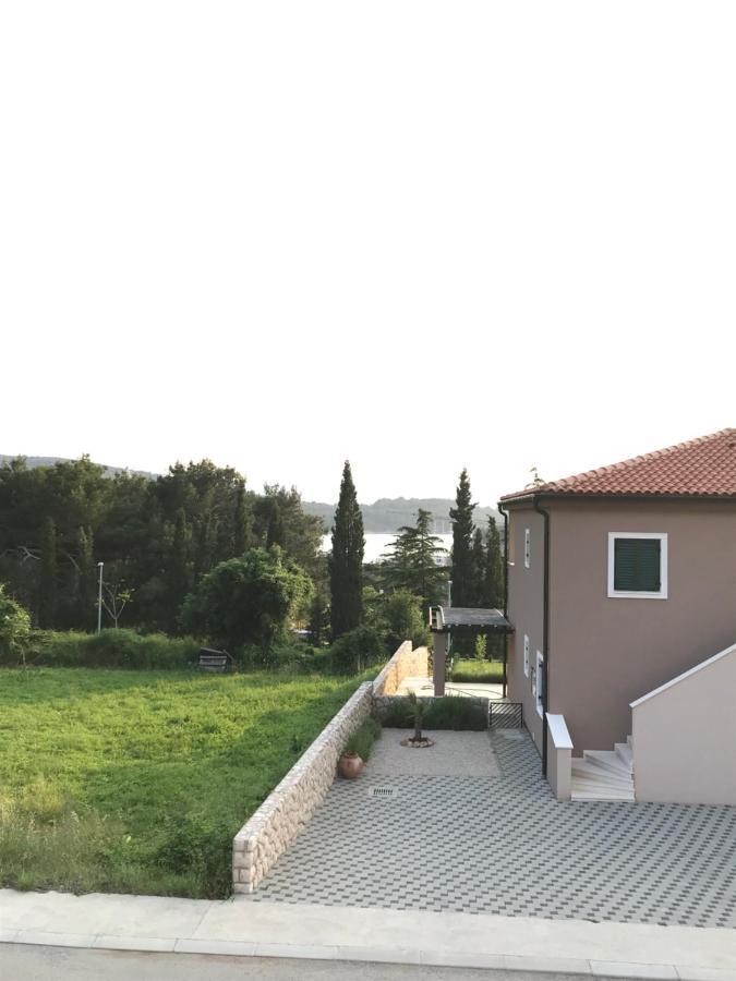 Apartmani Matea Cres Eksteriør bilde