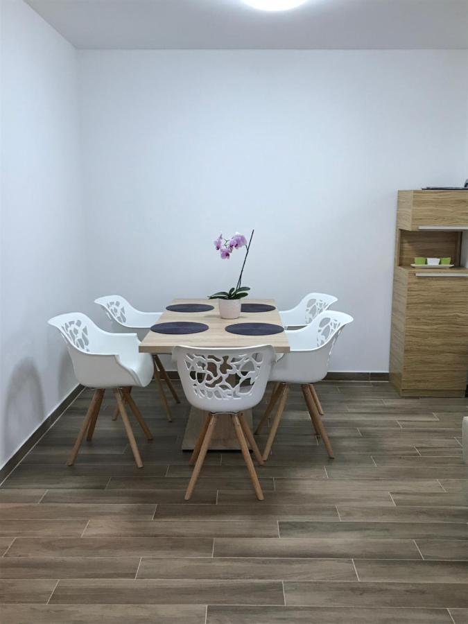 Apartmani Matea Cres Eksteriør bilde