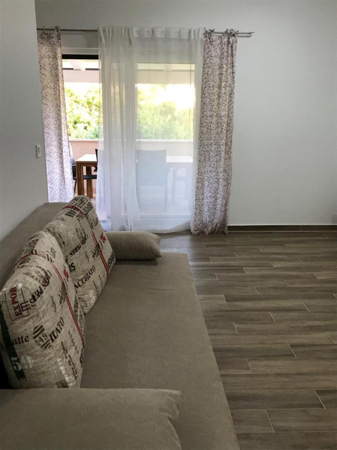 Apartmani Matea Cres Eksteriør bilde