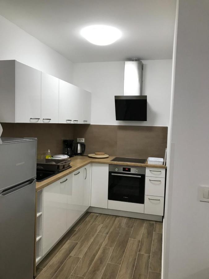 Apartmani Matea Cres Eksteriør bilde