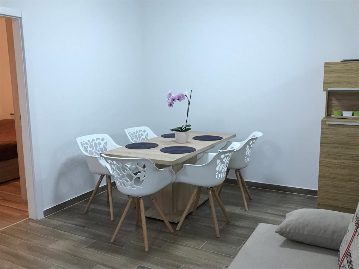 Apartmani Matea Cres Eksteriør bilde
